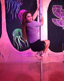 Elettra Lamborghini feet photo thumbnail
