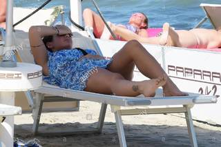 Elettra Lamborghini feet photo thumbnail