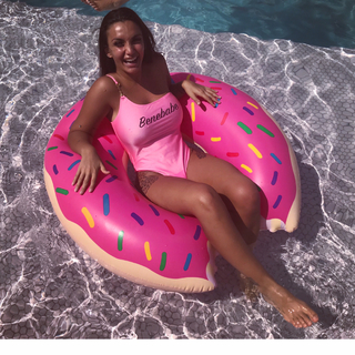 Elettra Lamborghini feet photo thumbnail