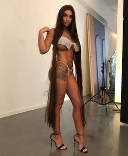 Elettra Lamborghini feet photo thumbnail