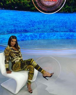 Elettra Lamborghini feet photo thumbnail