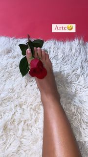 Elettra Lamborghini feet photo thumbnail