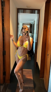 Elettra Lamborghini feet photo thumbnail