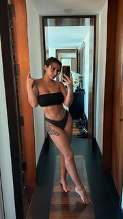 Elettra Lamborghini feet photo thumbnail