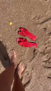 Elettra Lamborghini feet photo thumbnail