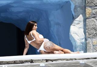 Elettra Lamborghini feet photo thumbnail