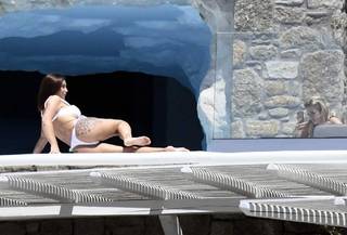 Elettra Lamborghini feet photo thumbnail