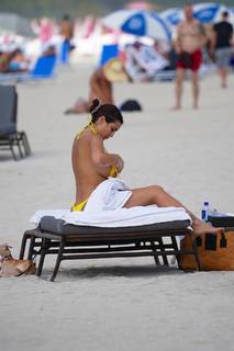 Elettra Lamborghini feet photo thumbnail