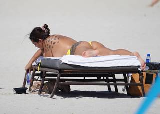 Elettra Lamborghini feet photo thumbnail