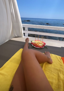 Elettra Lamborghini feet photo thumbnail