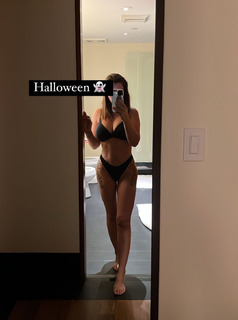 Elettra Lamborghini feet photo thumbnail