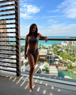 Elettra Lamborghini feet photo thumbnail