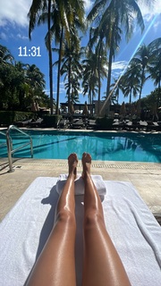 Elettra Lamborghini feet photo thumbnail