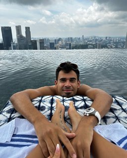 Elettra Lamborghini feet photo thumbnail