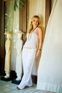 Eliana feet photo thumbnail