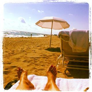 Eliana feet photo thumbnail