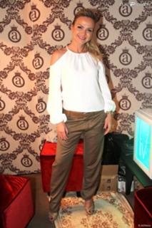 Eliana feet photo thumbnail