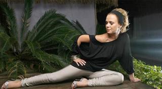 Eliana feet photo thumbnail