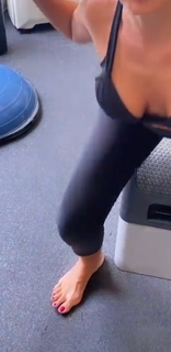 Eliana feet photo thumbnail