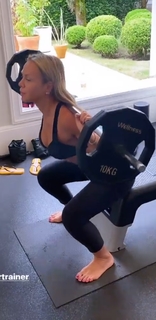 Eliana feet photo thumbnail