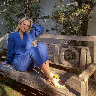 Eliana feet photo thumbnail