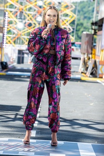 Eliana feet photo thumbnail