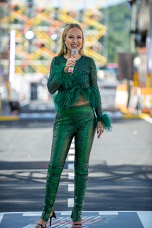 Eliana feet photo thumbnail