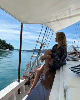 Eliana feet photo thumbnail