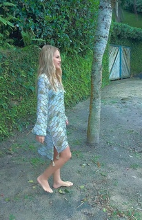 Eliana feet photo thumbnail