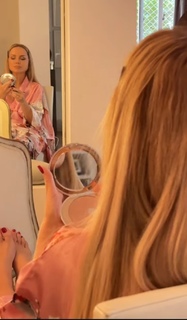 Eliana feet photo thumbnail