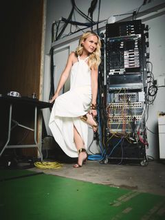 Eliana feet photo thumbnail