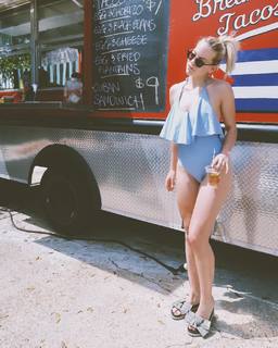 Eline De Munck feet photo 2