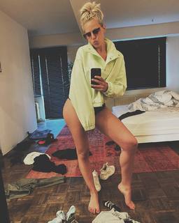 Eline De Munck feet photo 2
