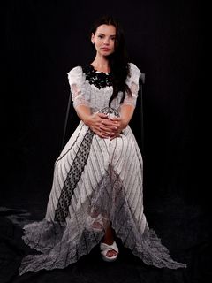 Eline Powell feet photo 3