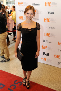 Eline Powell feet photo 18