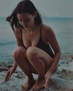 Eline Powell feet photo 15