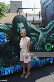 Eline Powell feet photo 8
