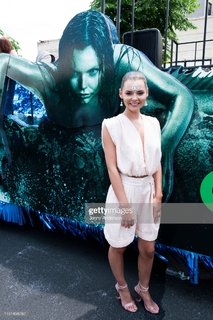 Eline Powell feet photo 7