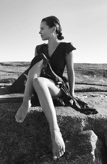Eline Powell feet photo 4