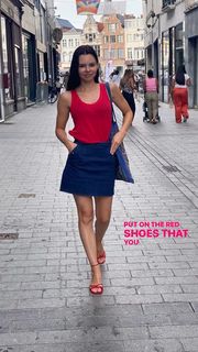 Eline Powell feet photo 2