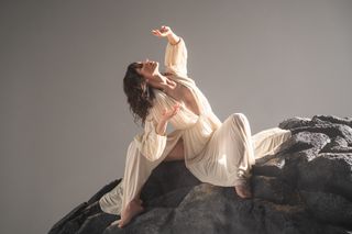 Elisa feet photo 1