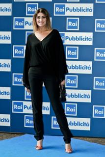 Elisa Isoardi feet photo thumbnail