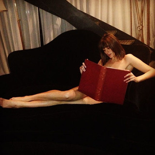 Elisa Isoardi feet photo thumbnail