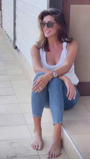 Elisa Isoardi feet photo thumbnail