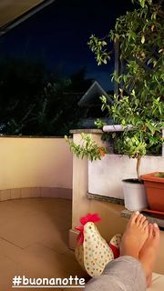 Elisa Isoardi feet photo thumbnail