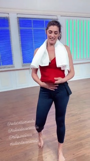 Elisa Isoardi feet photo thumbnail