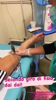 Elisa Isoardi feet photo thumbnail