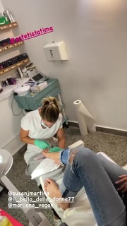 Elisa Isoardi feet photo thumbnail