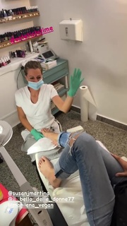 Elisa Isoardi feet photo thumbnail