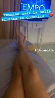 Elisa Isoardi feet photo thumbnail